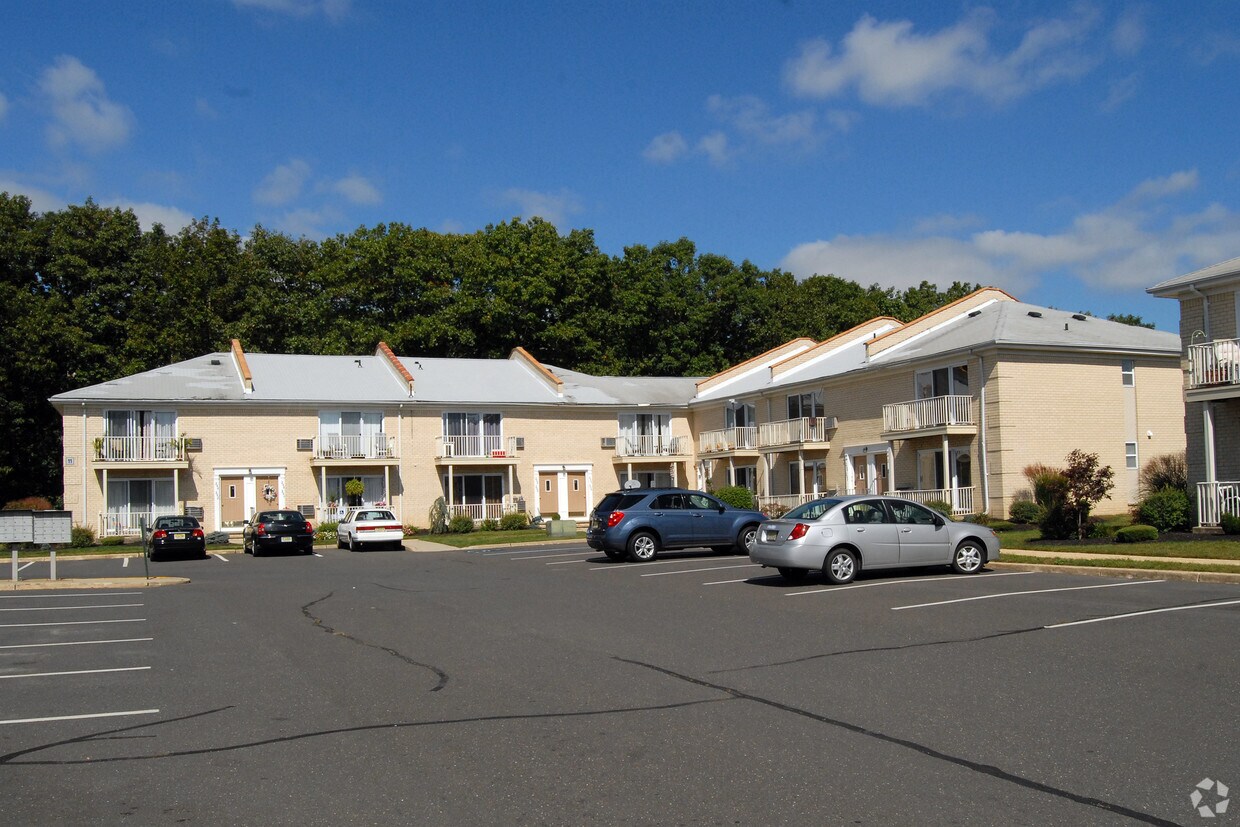 Kentwood Village Apartments in Brick, NJ