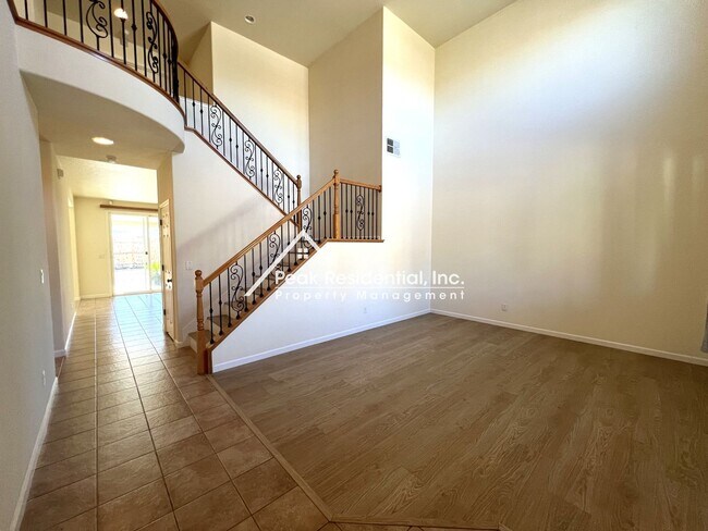 Foto del edificio - Spacious 4bd/3ba Elk Grove Home!