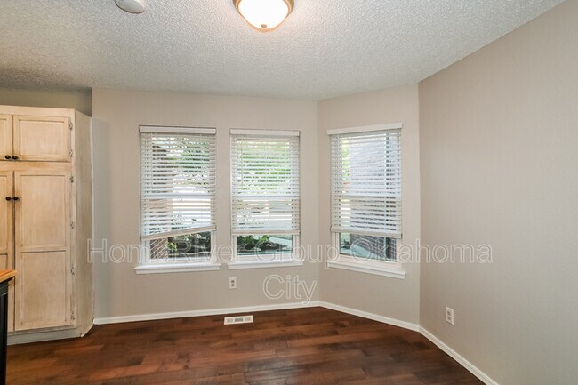 Foto del edificio - 10016 Hollyhead Way