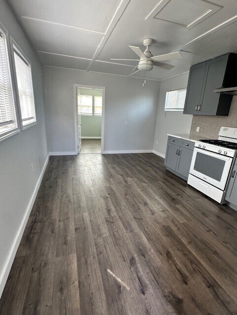 Foto del edificio - 5107 Hutchinson Rd