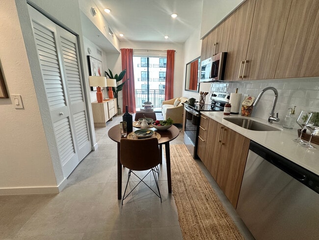 Foto del edificio - 1919 Washington St