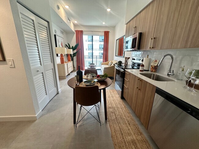 Building Photo - 1919 Washington St