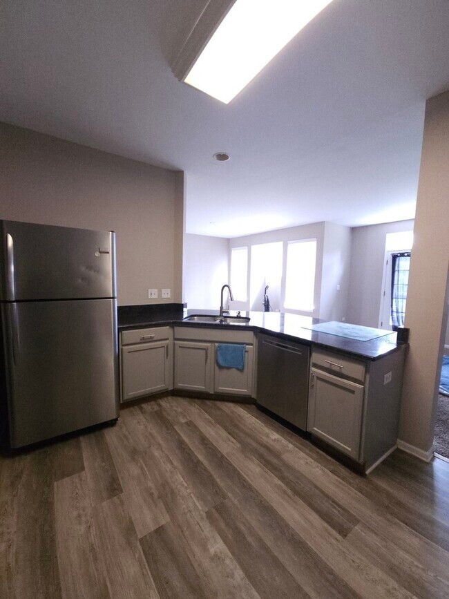 Foto del edificio - 2477 Stonegate Rd