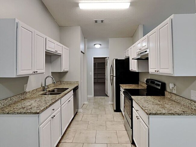 Foto del edificio - 1002 Embrun Ct