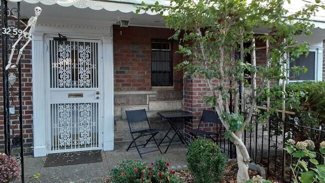 Foto del edificio - 3259 42nd St