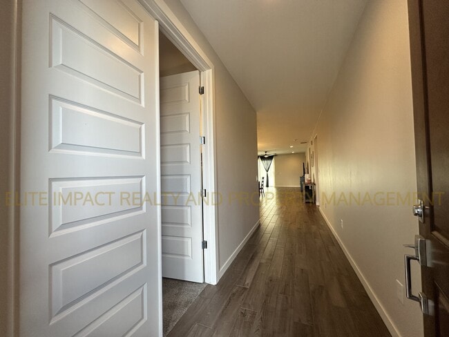 Building Photo - 5660 S Flat Rock Trl