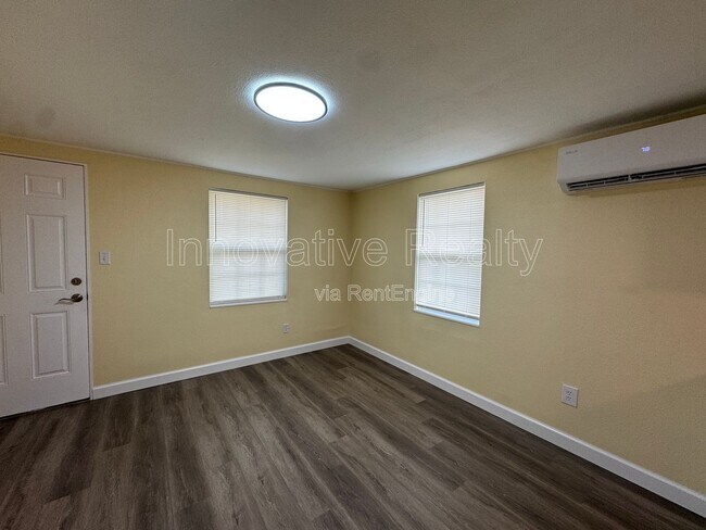 Foto del edificio - 205-D Fern Drive