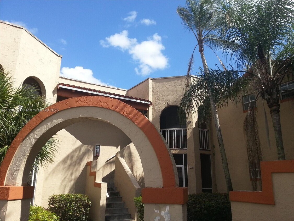 Primary Photo - 465 SW 86th Ave