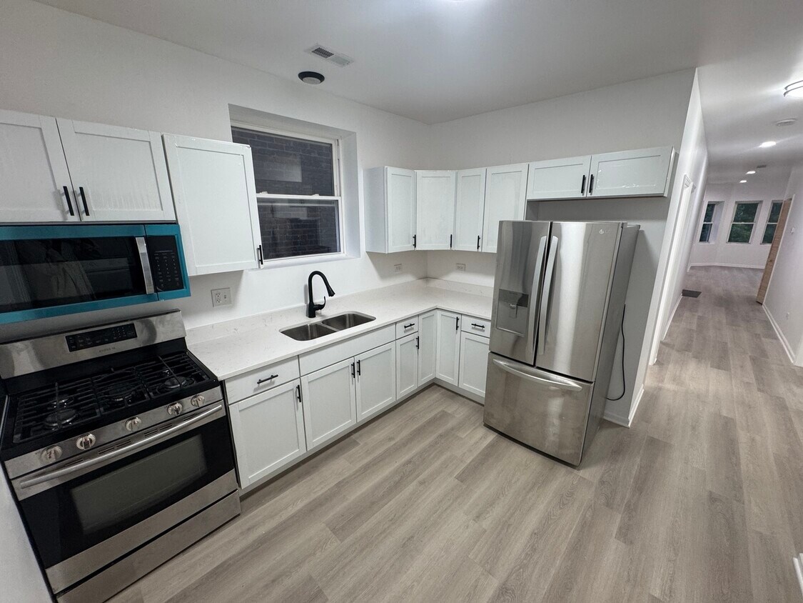Foto principal - 8044 S Maryland Ave