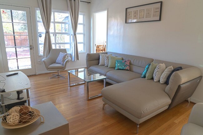 Building Photo - 4242 Tujunga Ave