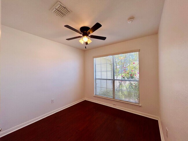 Building Photo - 4905 Irvine Ln