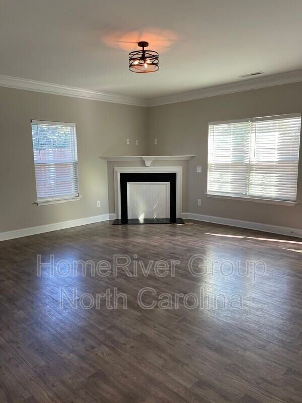 Building Photo - 14 Cloverfield Ct