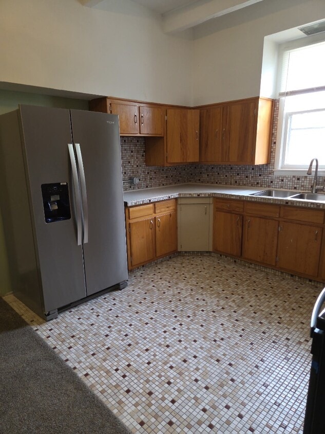 Primary Photo - 318 S Gibson St