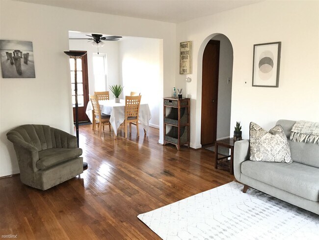 Foto del edificio - 2 br, 1 bath 4plex - 3512 Hazelwood Avenue 3