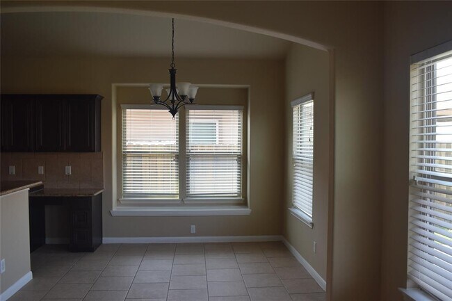 Building Photo - 5323 Nero Lake Dr