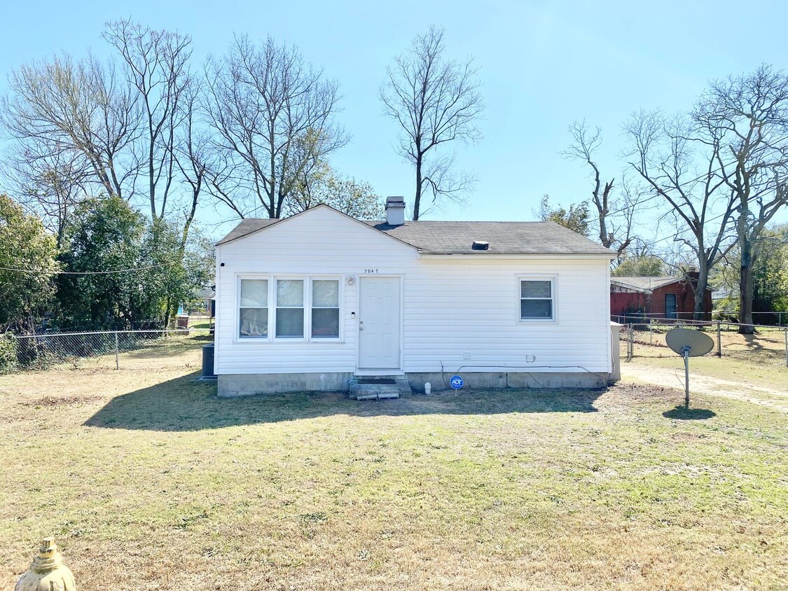 Primary Photo - Cozy 2 BR-1 BA Home