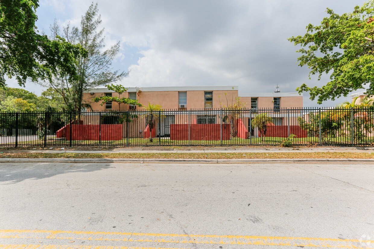Building Photo - Central Area Apartments