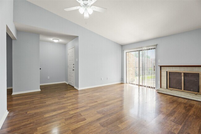 Foto del edificio - 8100 Cambridge St