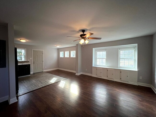 Building Photo - 1500 Stansfield~ Kornbow