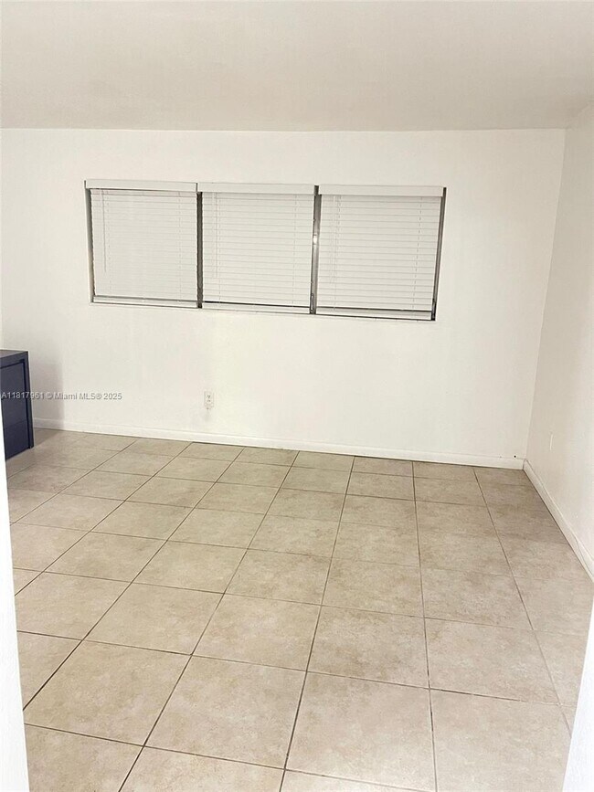 Foto del edificio - 7410 SW 82nd St