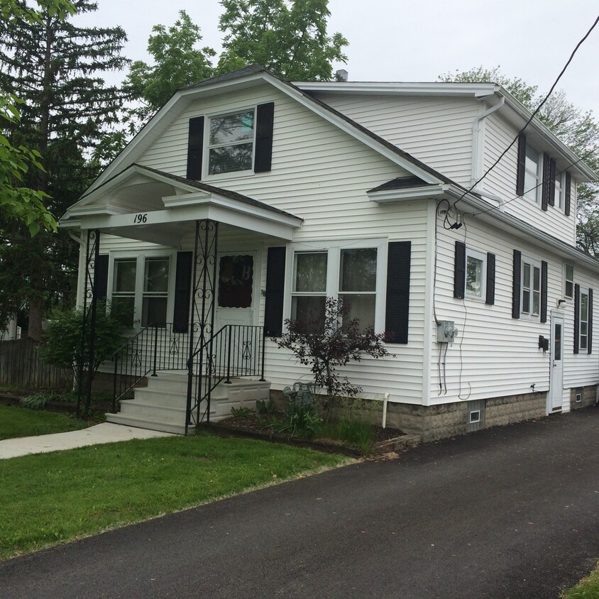 Primary Photo - 196 West Ave