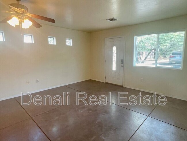 Foto del edificio - 2537 E Glenn St