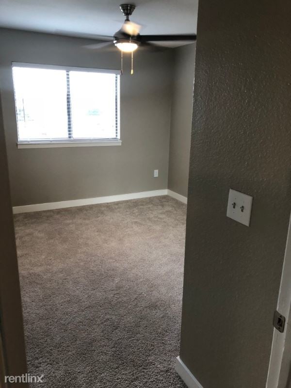 Building Photo - 1 br, 1 bath Apartment - 501 E 102nd Ave