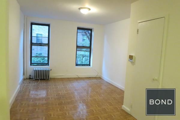Primary Photo - 454 W 45th St