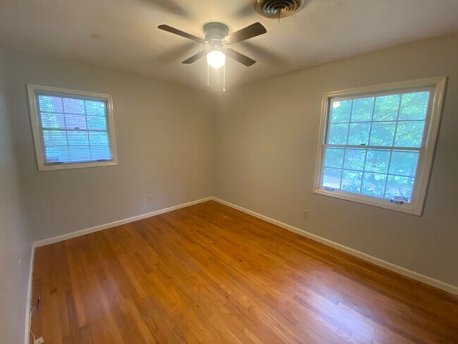 Building Photo - Great Location and Great Home!