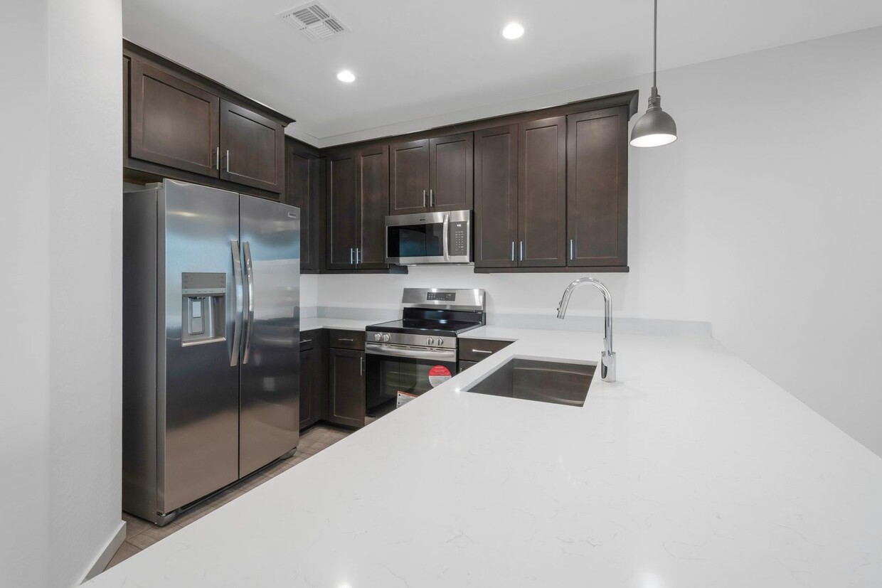 Primary Photo - Brand New luxurious Model Home in Warner M...