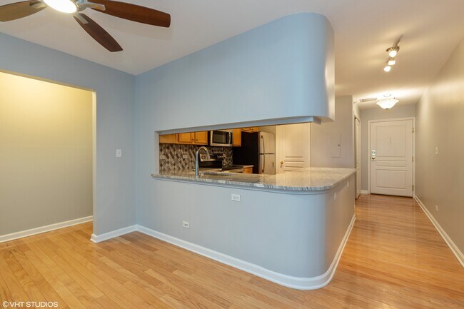 Foto del edificio - 1635 N Milwaukee Ave