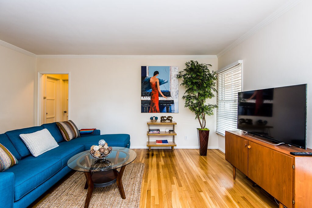 Foto principal - 4270 Troost Ave
