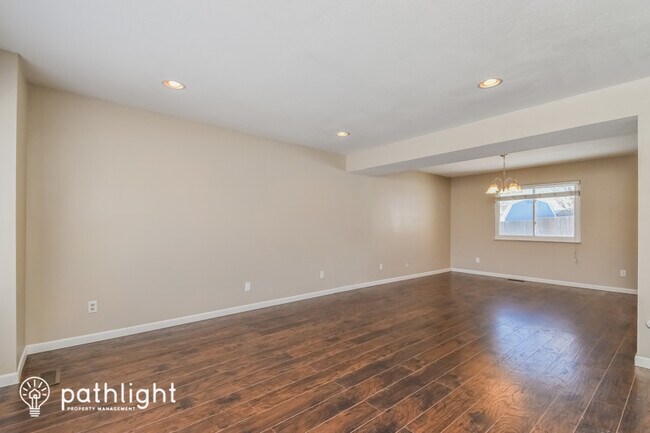Foto del edificio - 5540 Pickering Ct