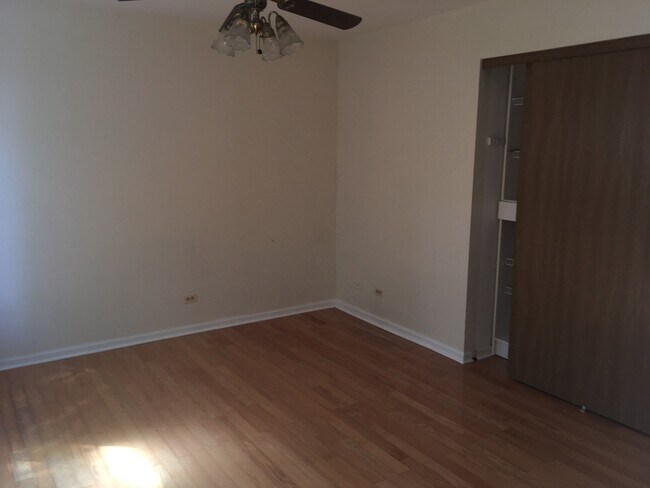 Building Photo - 318 W Whispering Oaks Ln
