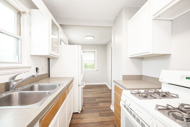 Foto del edificio - THREE BEDROOM SINGLE FAMILY HOME IN BEAUTI...