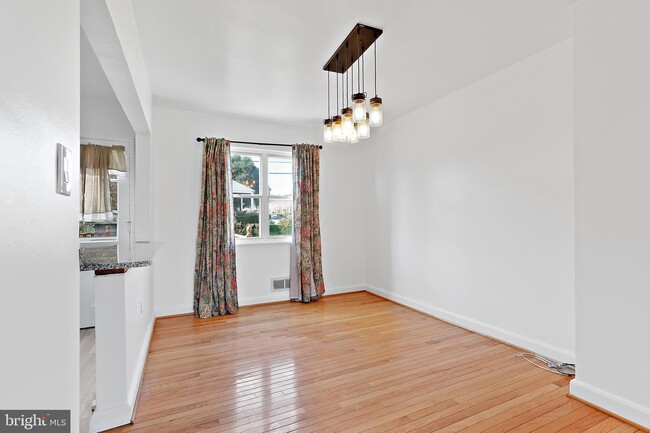 Building Photo - 4817 Williston St