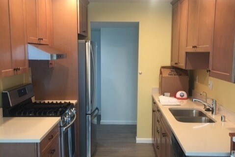 Kitchen (view from dining room). - 1255 Baker St