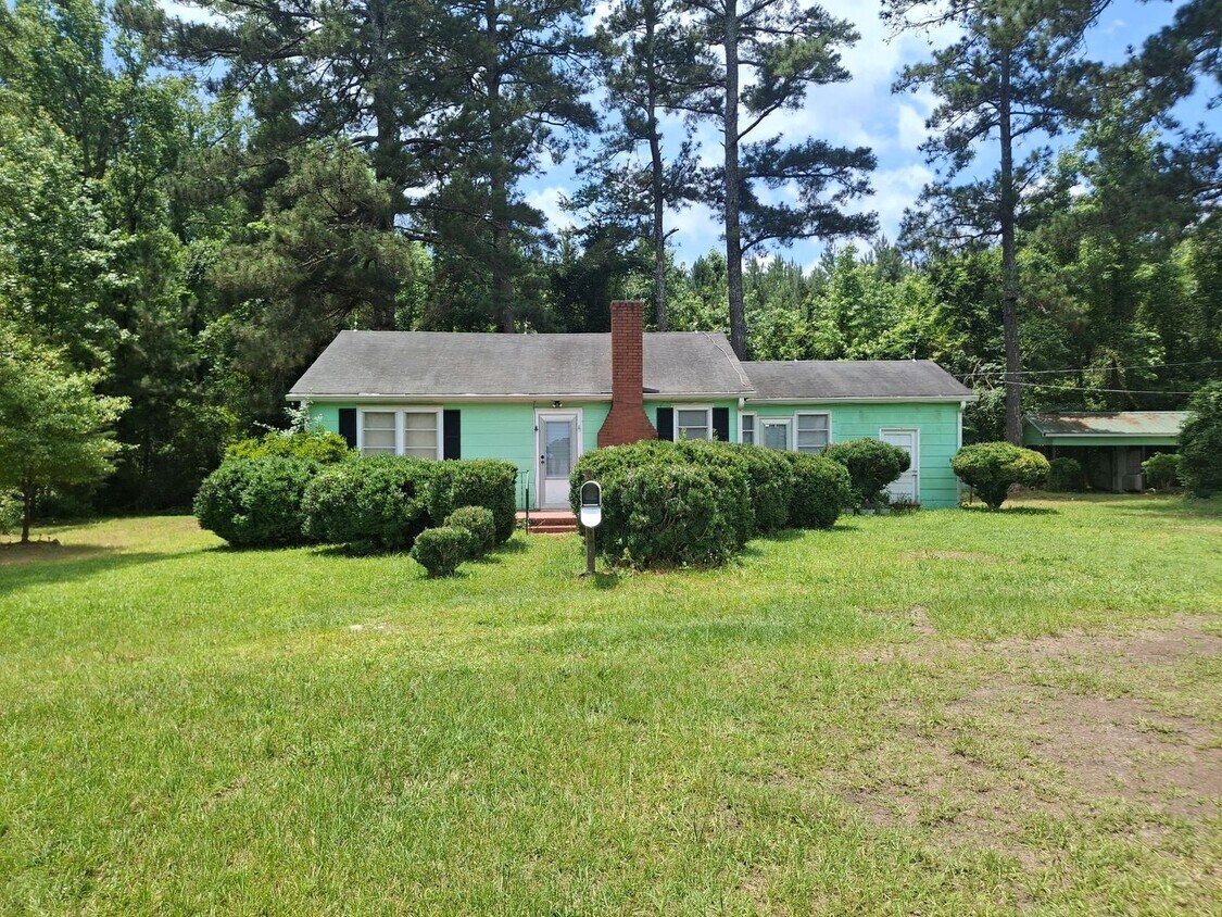 Primary Photo - Quiet Country Living