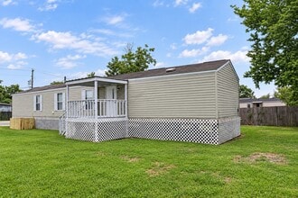 Building Photo - 243 St Charles Dr