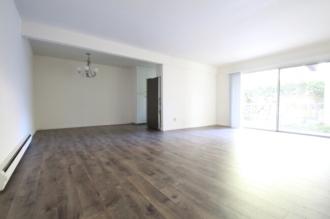 Foto del edificio - 370 Miraleste Dr