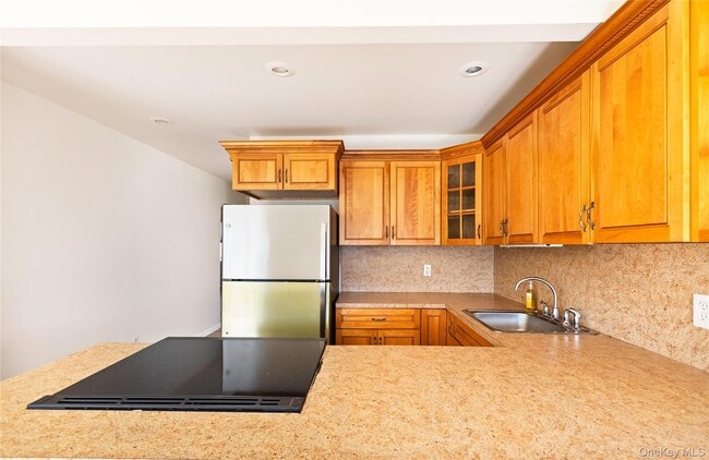 Building Photo - 32 Shore Dr