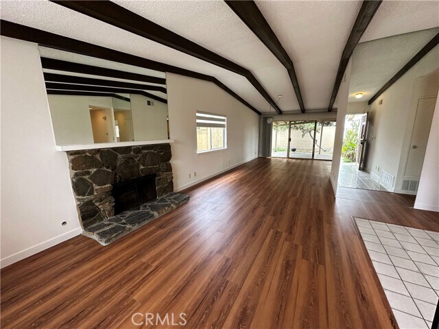 Foto del edificio - 5694 Pine Ct