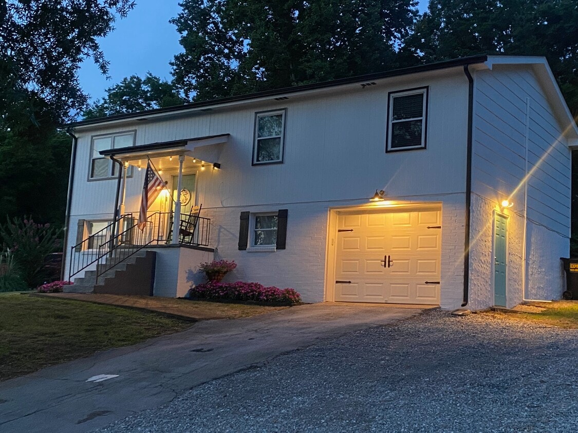 Foto del edificio - 8634 Camp Columbus Rd