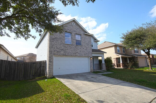 Foto del edificio - 3 BR HOME FEATURING AN ISLAND KITCHEN IN N...