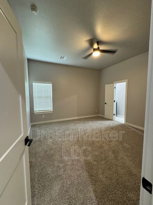 Building Photo - 869 Apple Blossom Wy