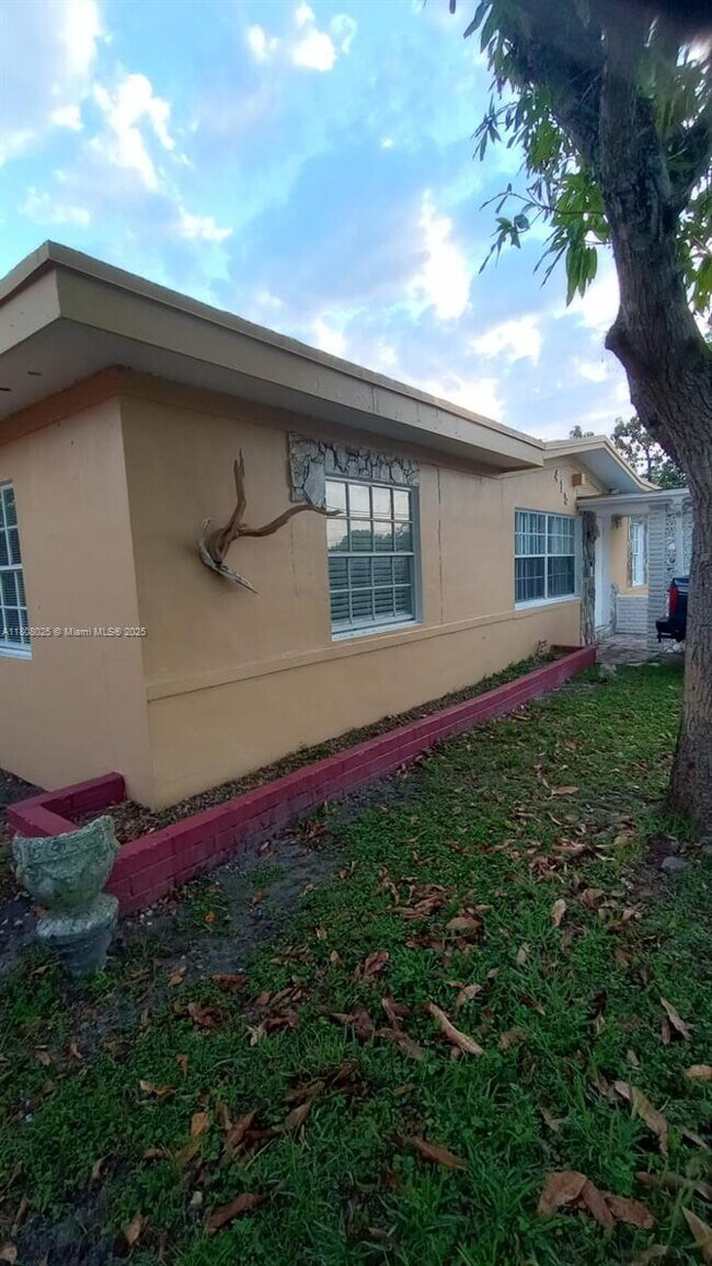 Building Photo - 415 NW 138th St