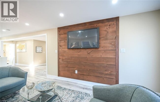 Building Photo - 1210 Dunsmure Rd