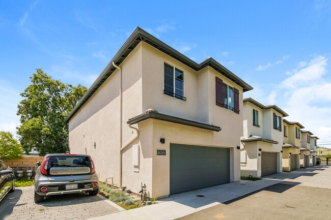 Building Photo - 8255 Sophie Ct