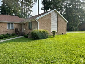 Building Photo - 499 Coronation Dr