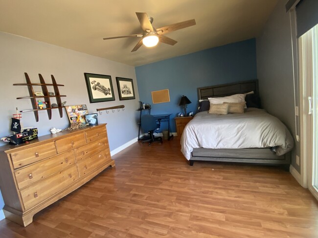 DOuble Bed with Balcony - 26491 Fresno Dr